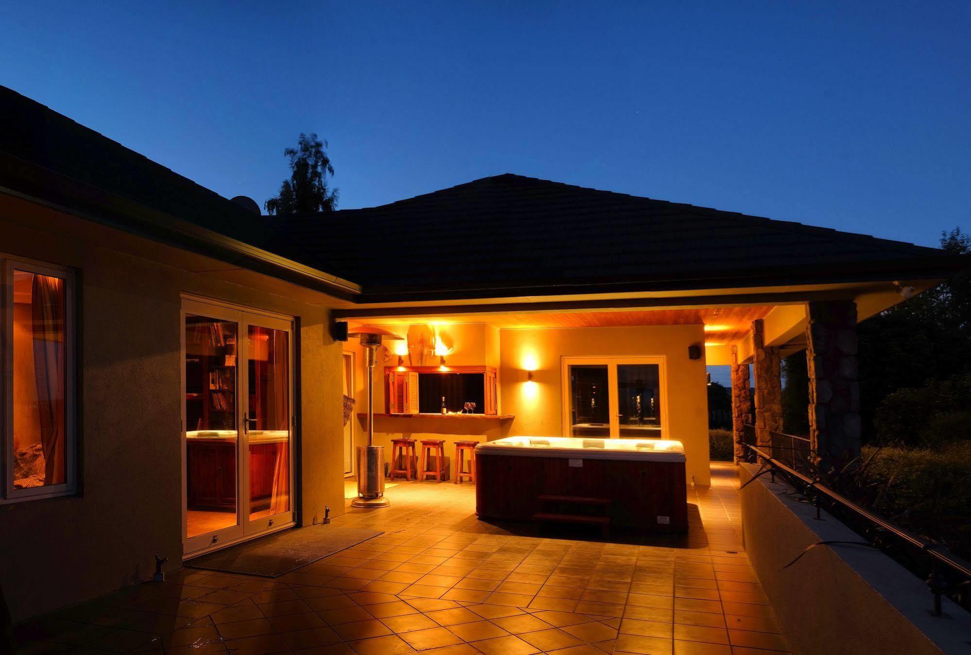 تاوبو Tauhara Sunrise Lodge المظهر الخارجي الصورة
